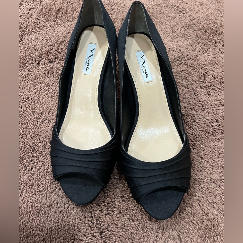 Never worn Nina kitten heels size 11